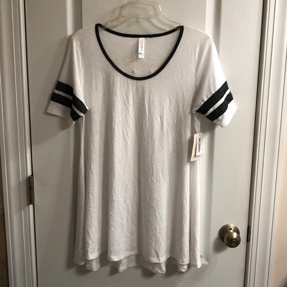 LuLaRoe Tops - LuLaRoe Perfect Tee NWT